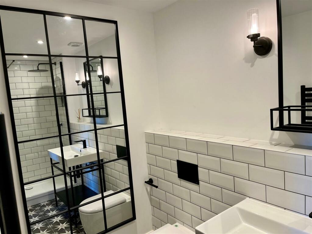 bathroom 2.jpg