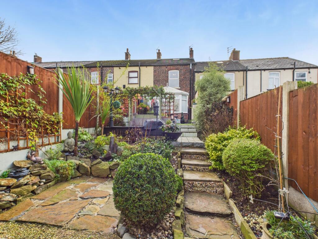 CAM03729G0-PR0189-STILL038