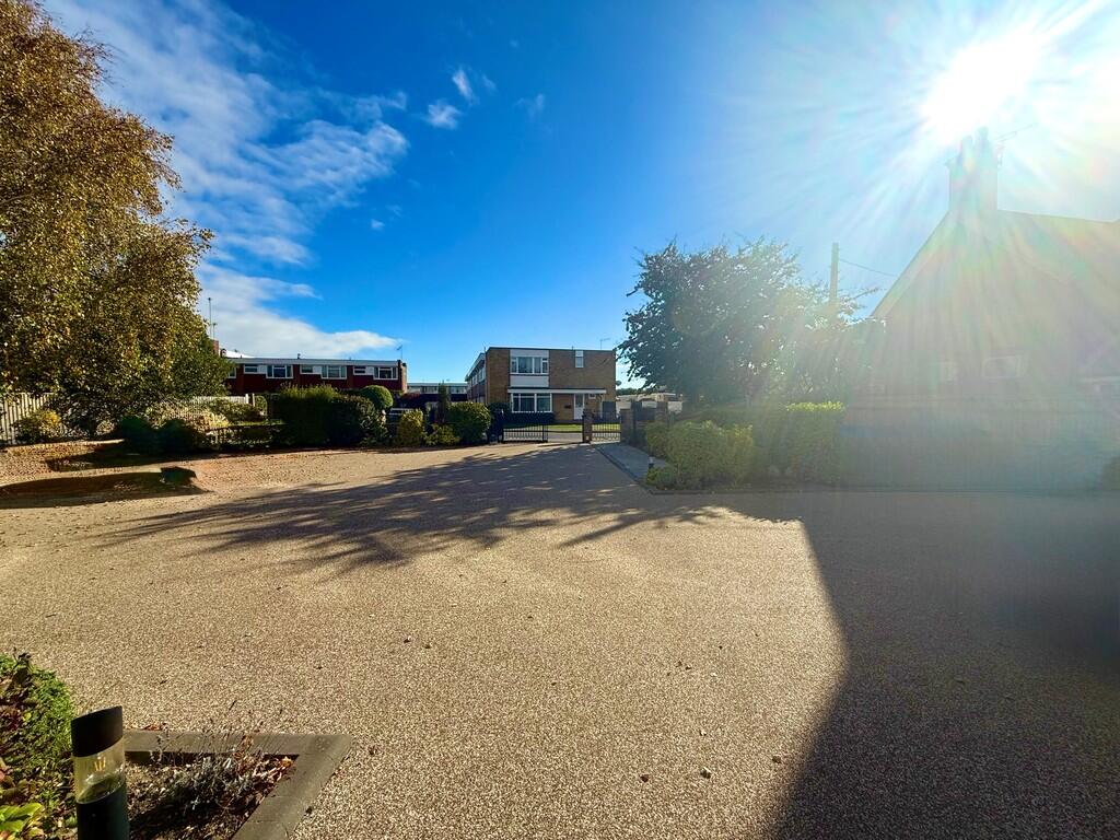 2 Harwood Apartme...