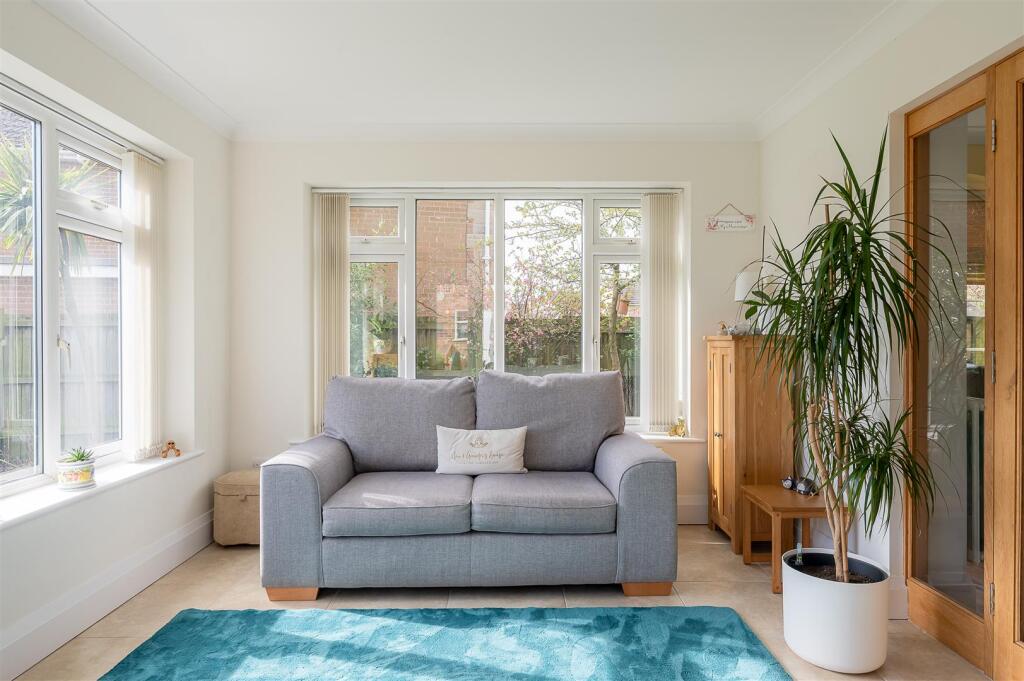 GARDEN ROOM