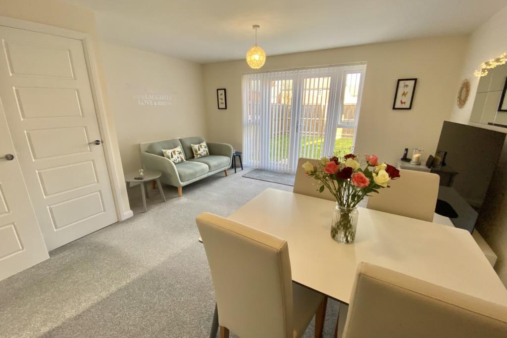 Lounge/Dining Room