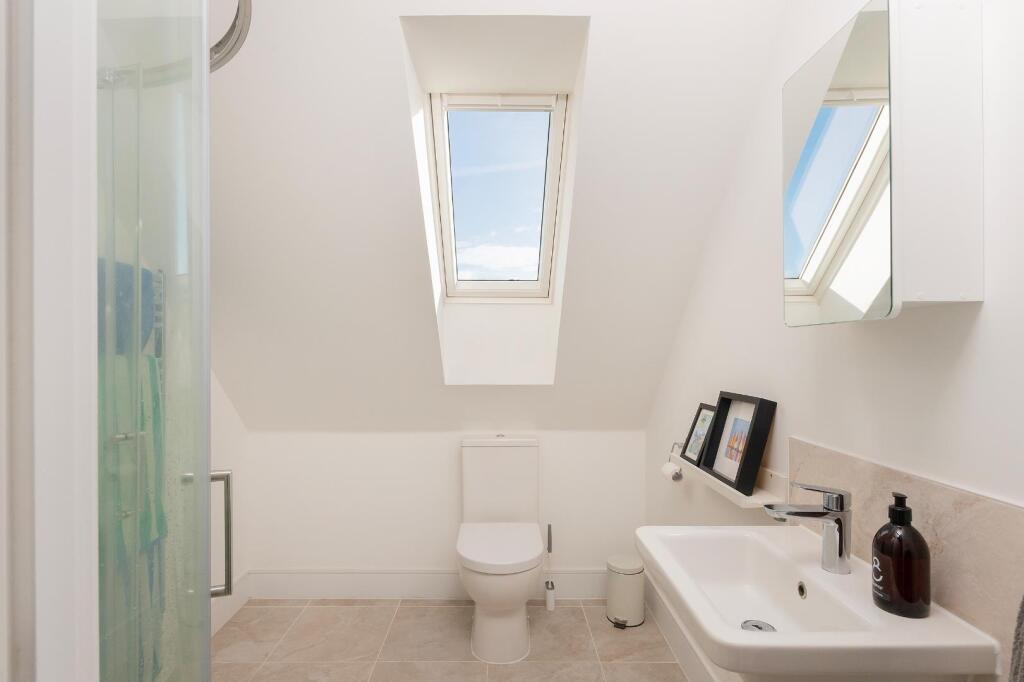 2O4PHCBH - Ensuite C.jpg