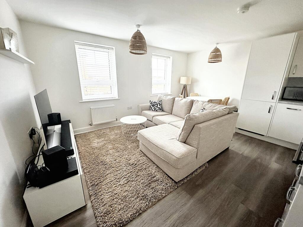 Lounge / Kitchen