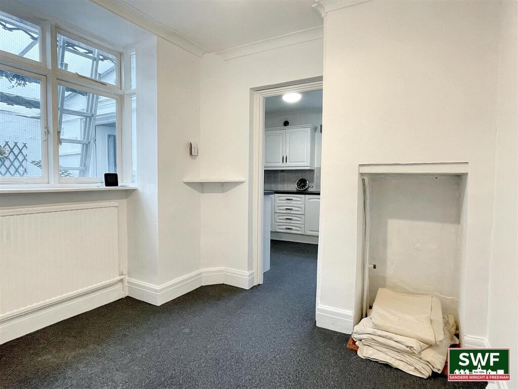 BREAKFAST ROOM