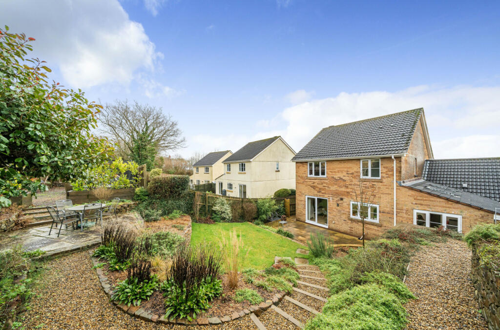 Rear Aspect &amp; Garden