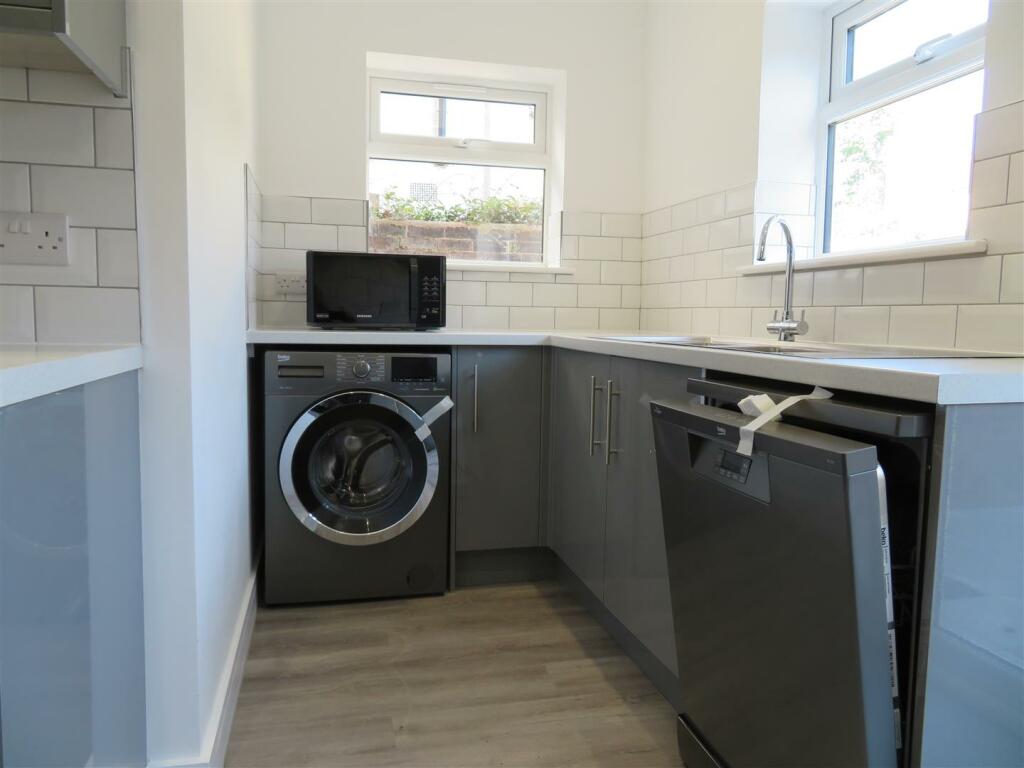 59 Manners Kitchen2.JPG