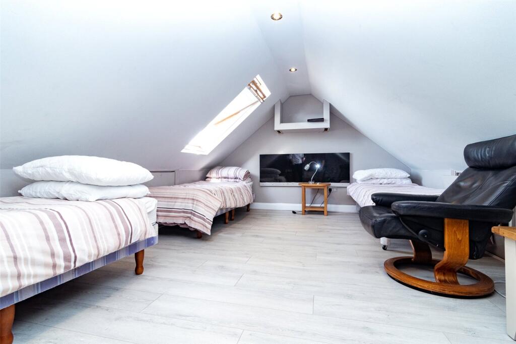 11 - Bedroom