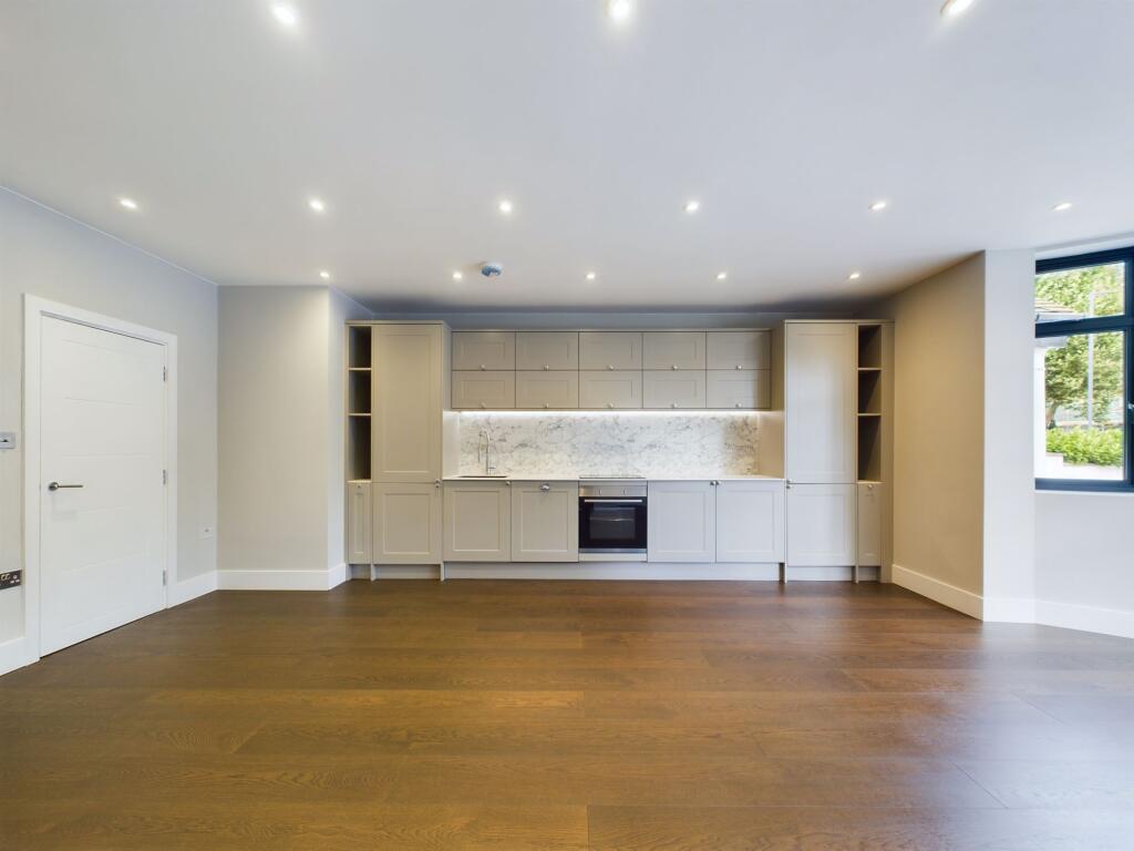 OPEN PLAN KITCHEN