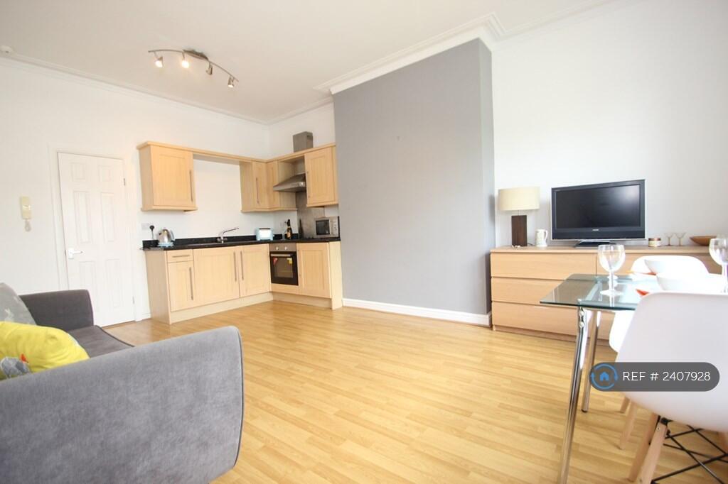 Large Open Plan Kitchen/Living Room