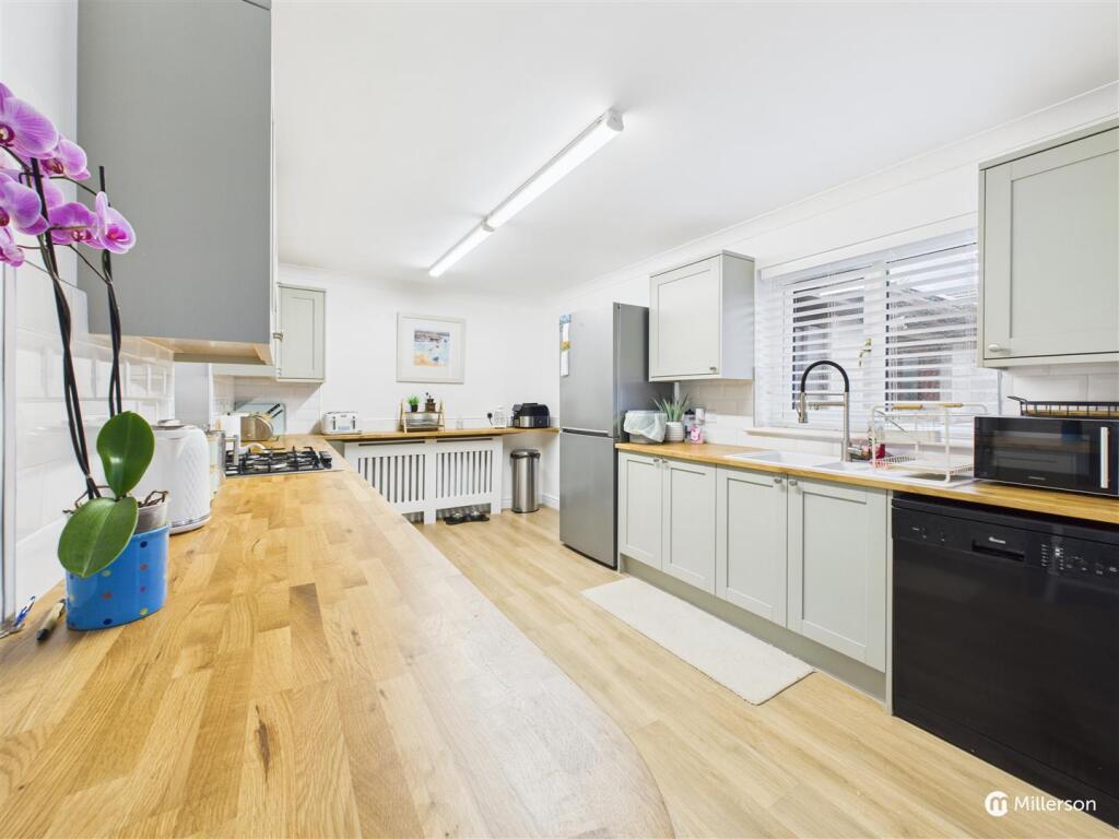 OPEN PLAN L SHAPED KITCHEN DINER