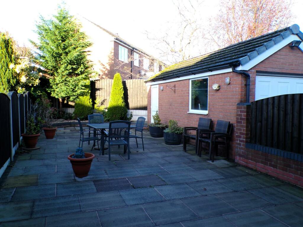 NorfolkCres15gdn1.JPG