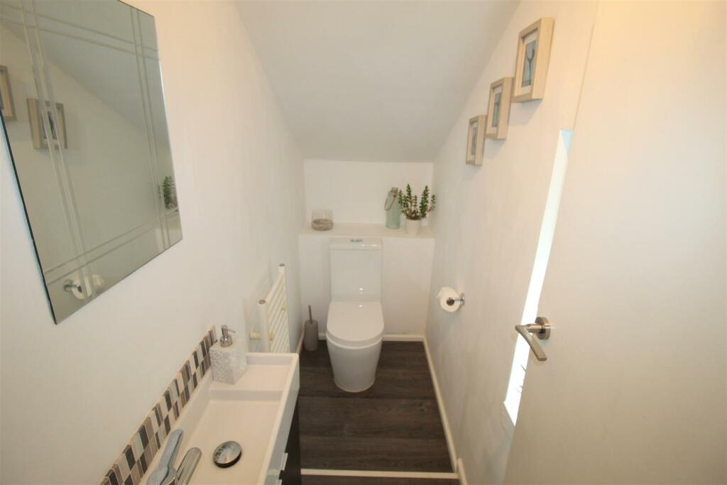 Sandhurst Ave, 38 Downstairs WC.JPG