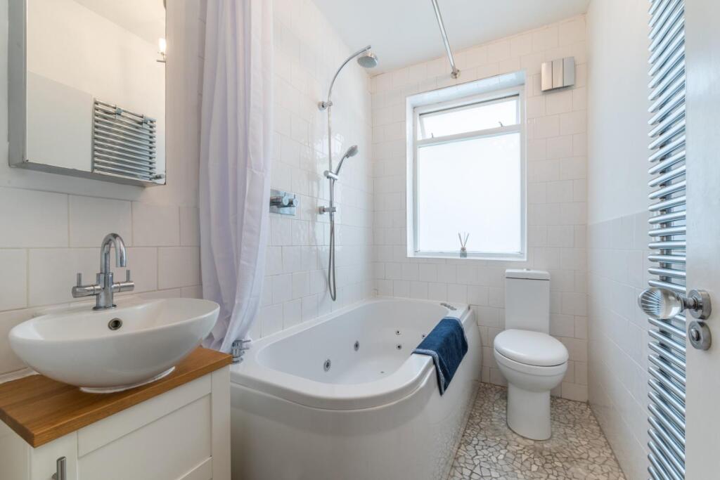 BATHROOM 1.jpg