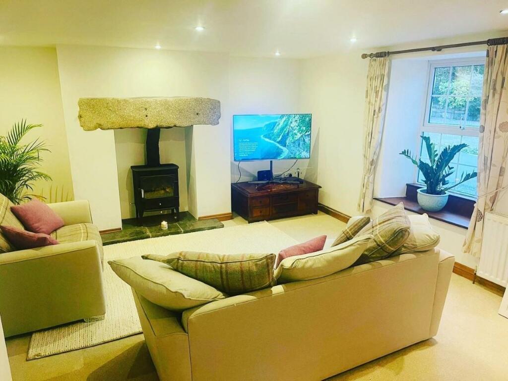 Living Room.jpg