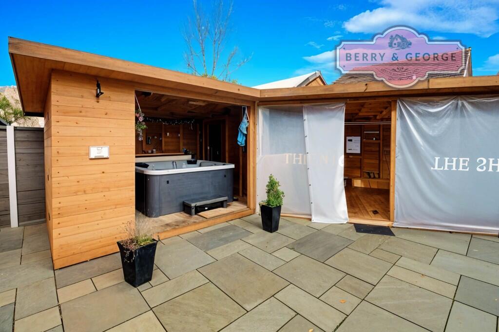 SAUNA / HOT-TUB