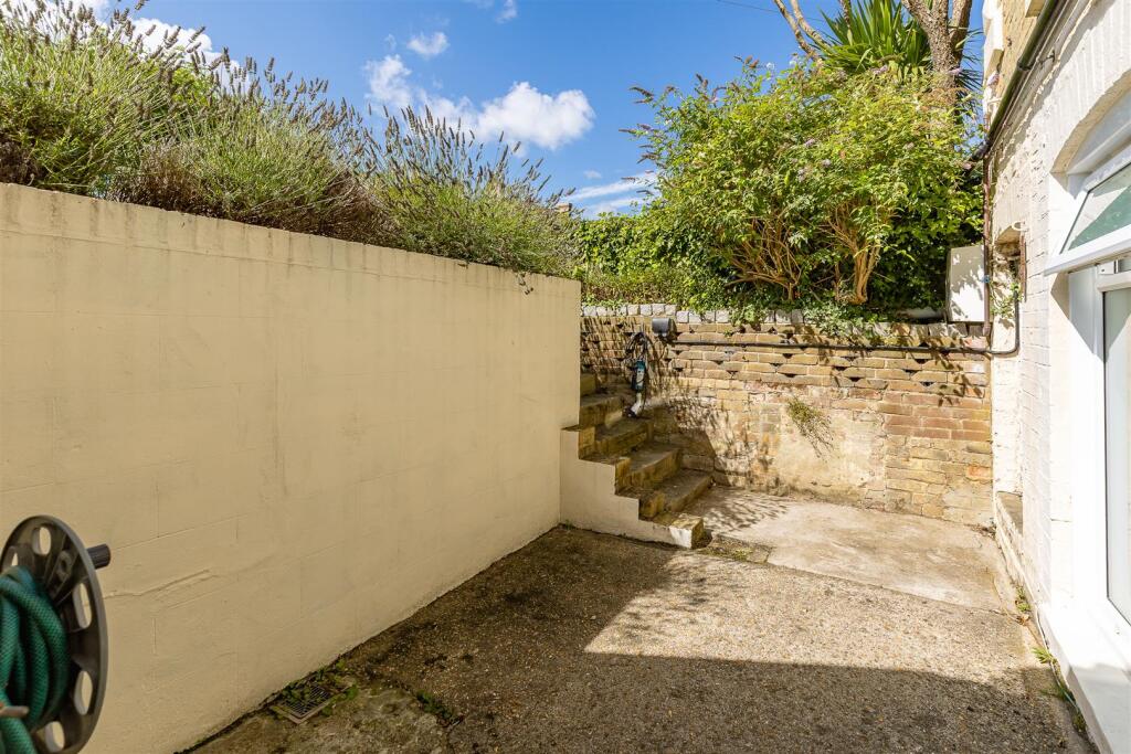 annexe courtyard
