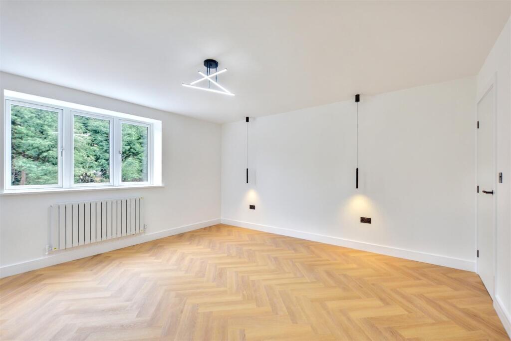 Bedroom 1_1.jpeg