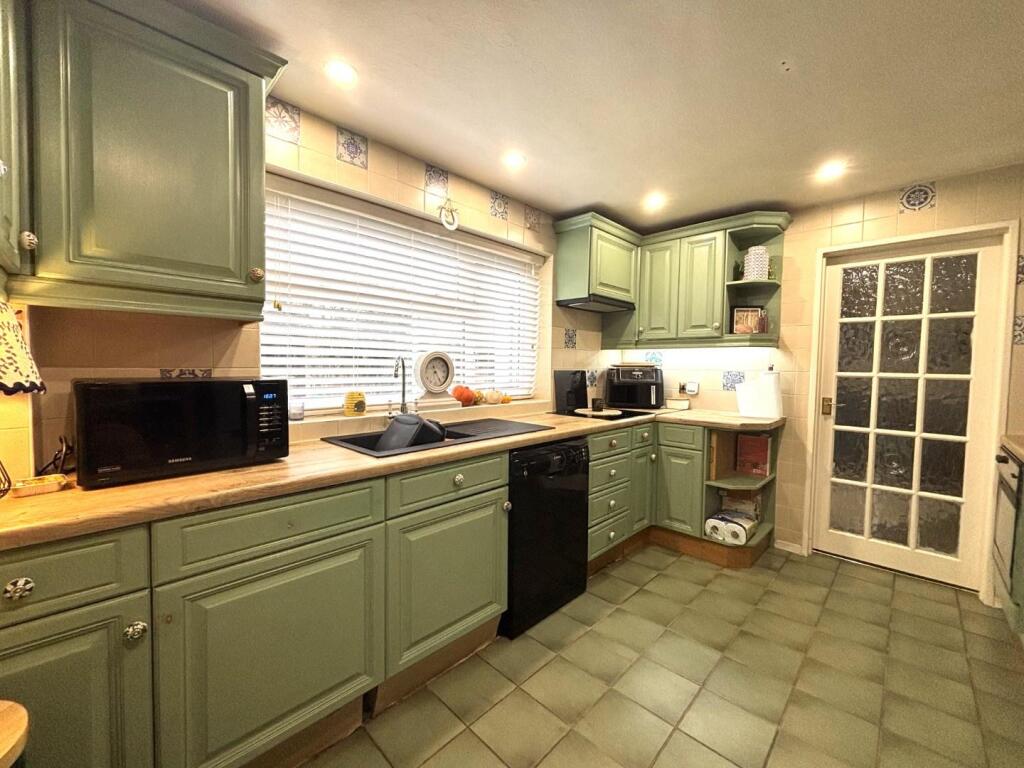 Kitchen_1.jpeg
