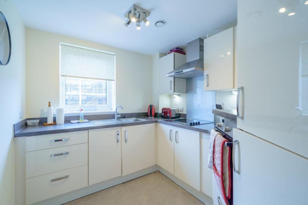 8504812_INTERIOR_12 (Medium).jpg