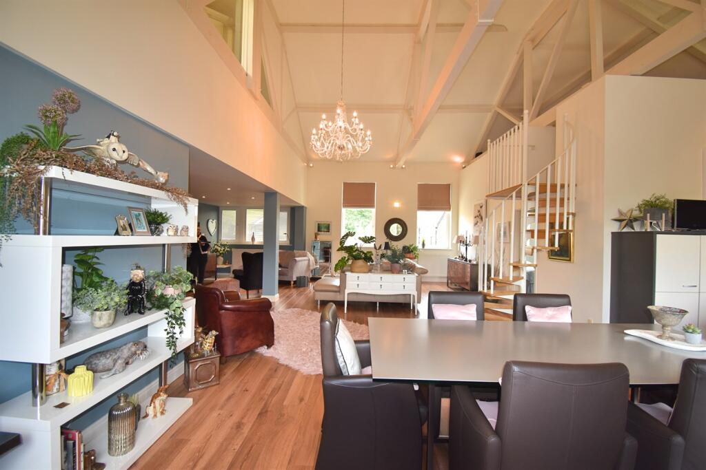 Living/Dining/Fitted