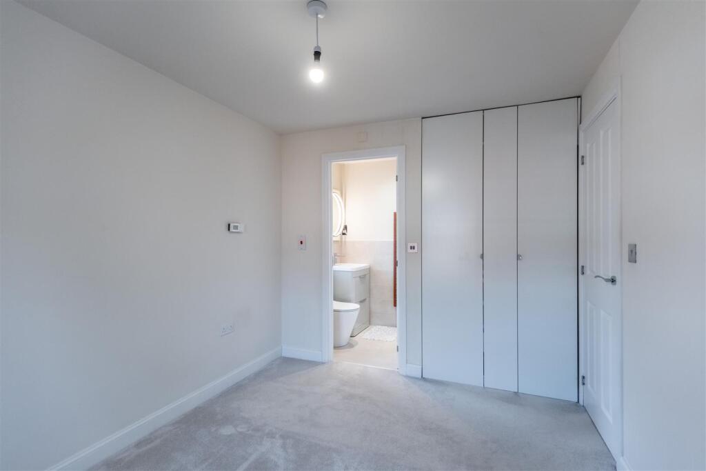 3 Dahlia Crescent-013.jpg