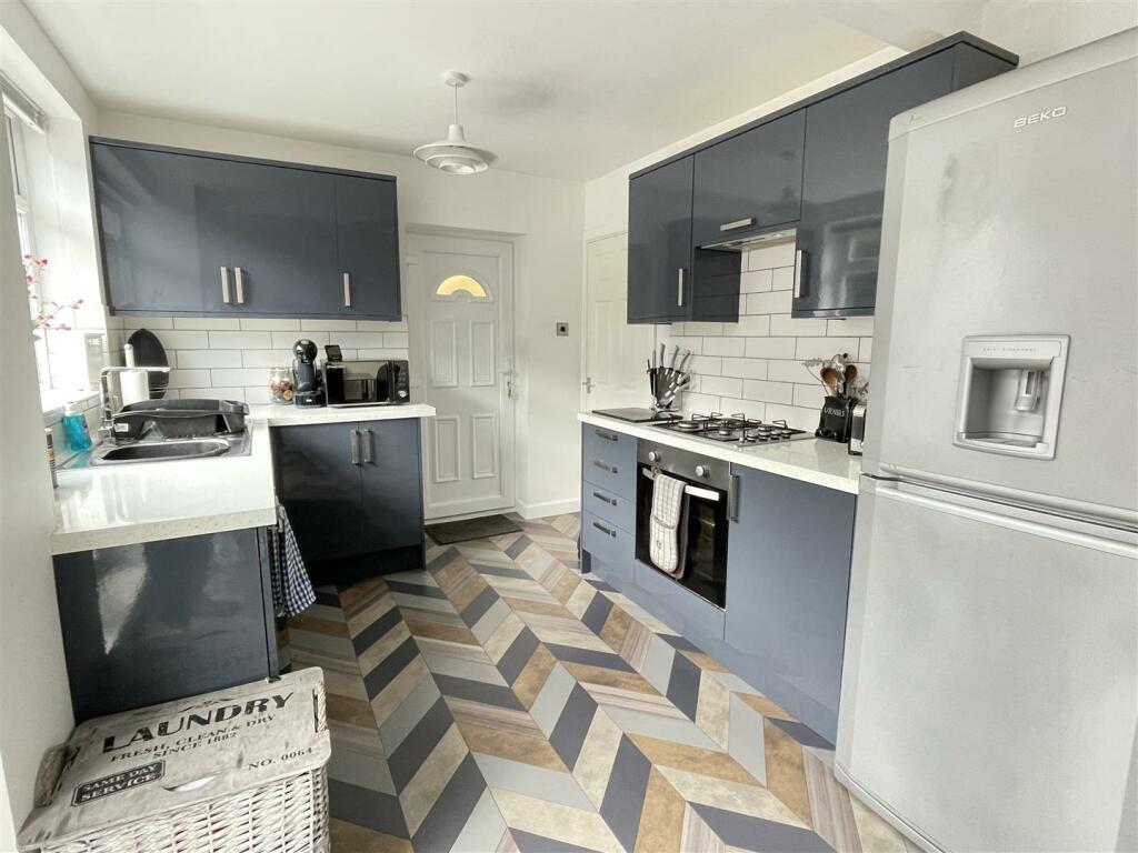 DINING/KITCHEN