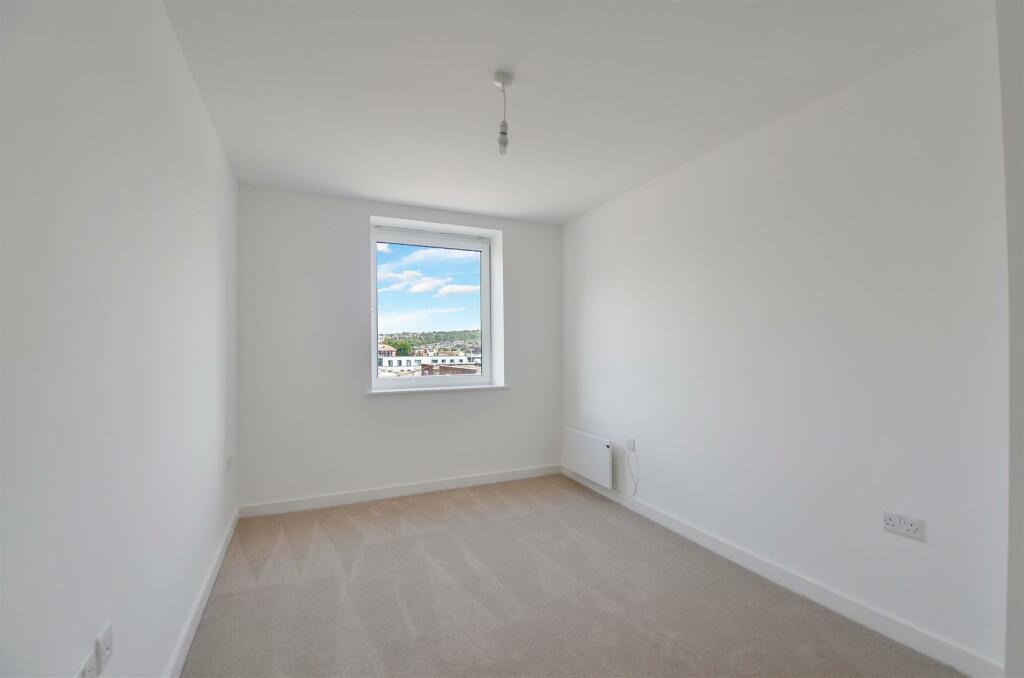 Bedroom_2_Pic_ (2).jpg