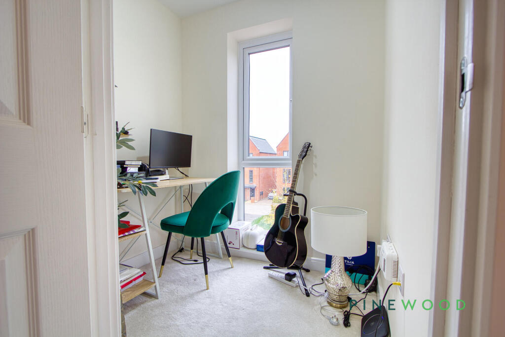 Study (off Bedroom 1)