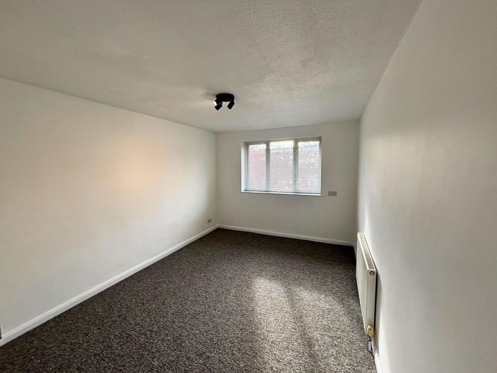 Bedroom 2 (Upper Floor)