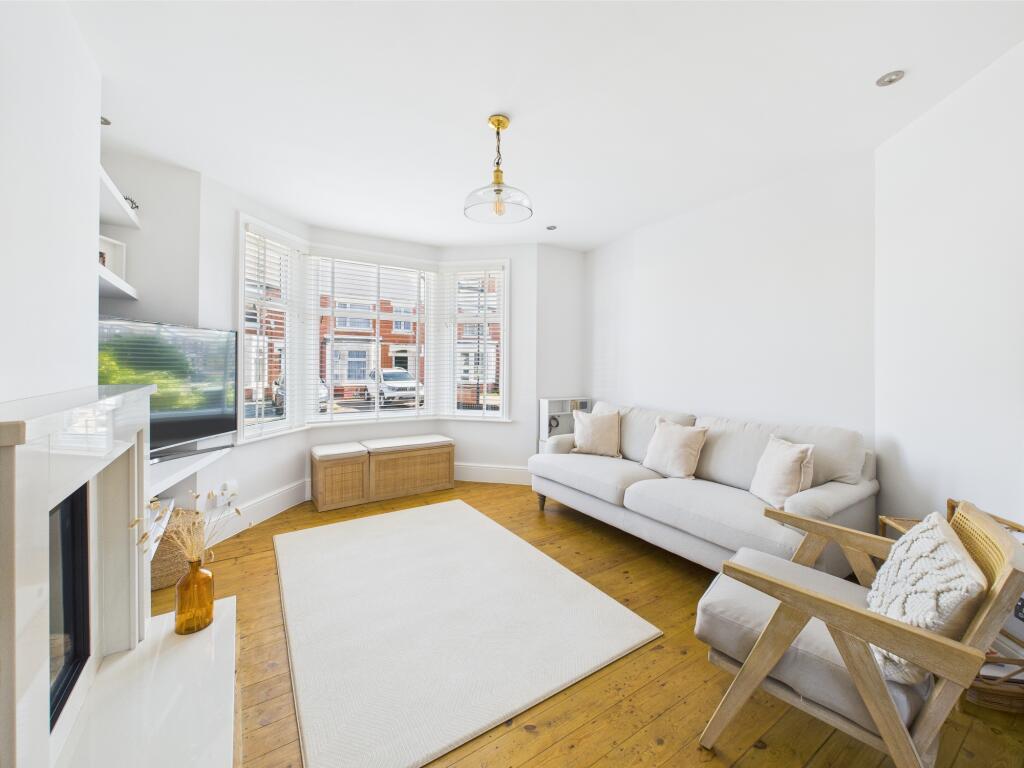 CAM05192G0-PR0070-STILL006