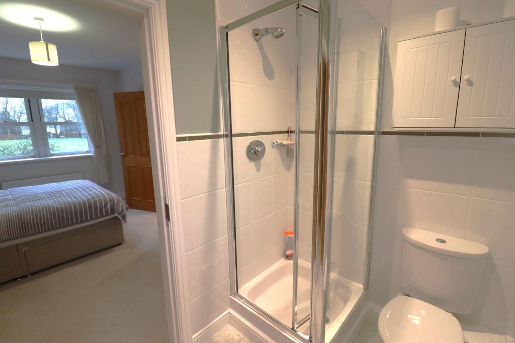 En-suite to bed 2