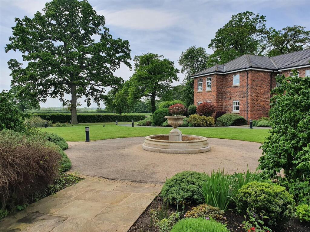 Middleton Woods - courtyard.jpg