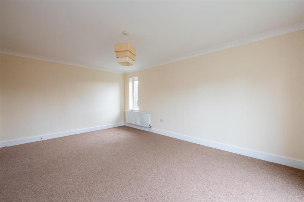 Flat 6 Silver Sands Court-22.jpg