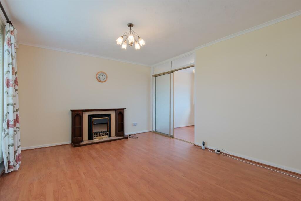 013-30 Braemar Cres, Carluke ML8 4BH.jpg