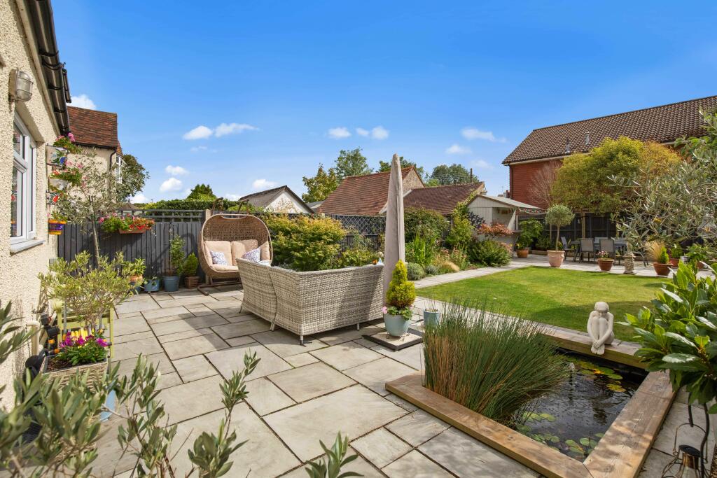 Garden Dining Area