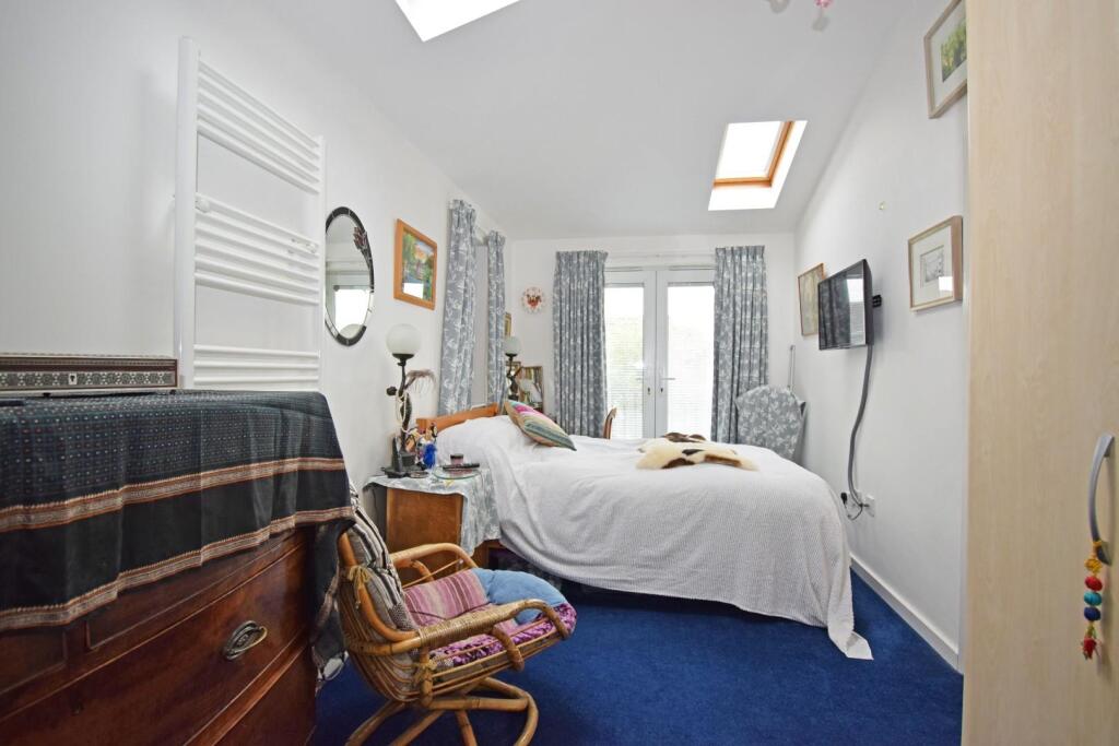 29 Old Station Road, bed 1.jpg
