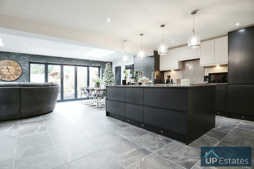 LIVING KITCHEN DINER