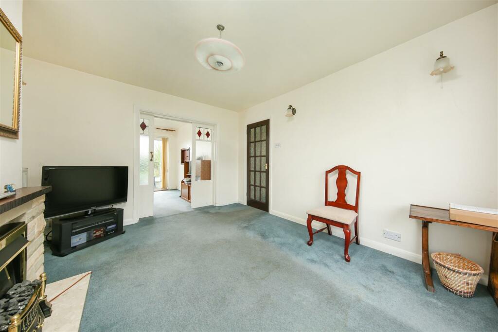 Living Room2.jpg