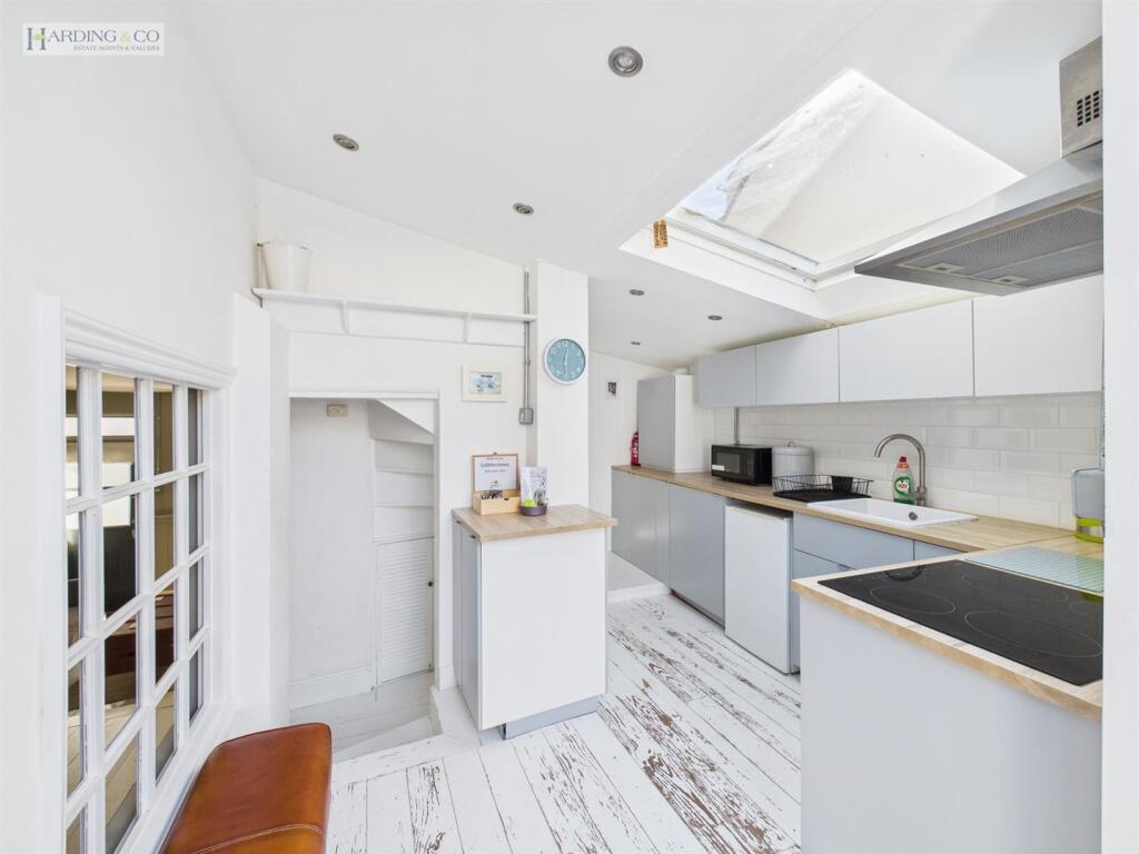 Kitchen iii.jpg