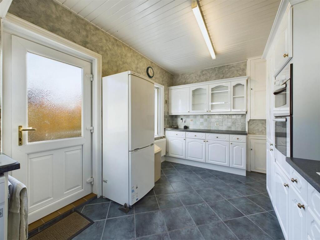 Kitchen: