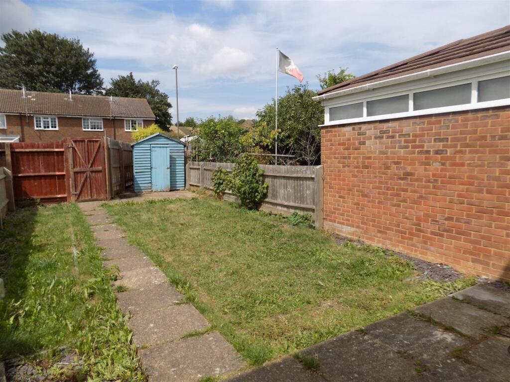 2 Hazley Walk - Garden.JPG