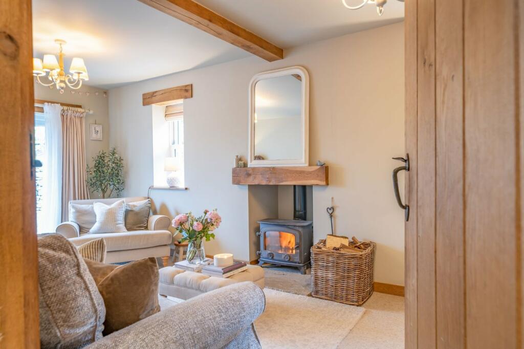 Elegant And Cost Living Room