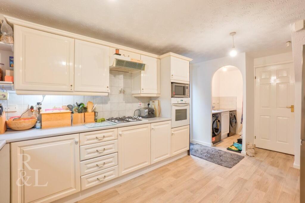 25 Ulleswater Crescent (11).jpg