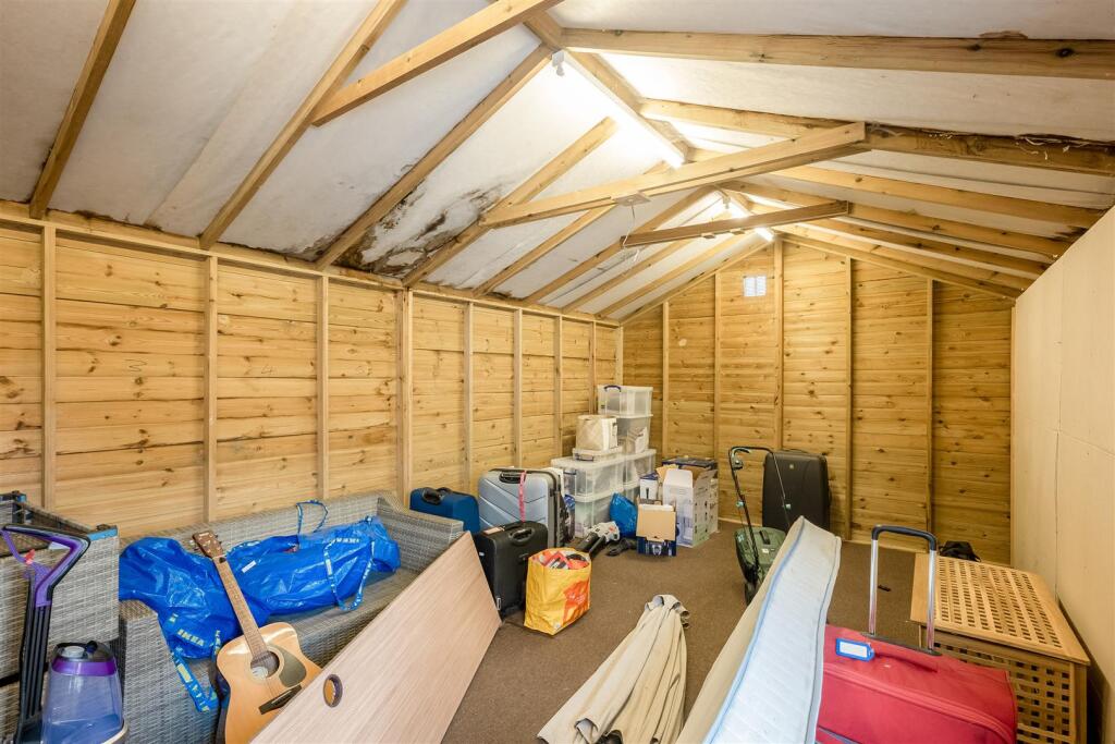 8 Hill Close 2019-15.jpg