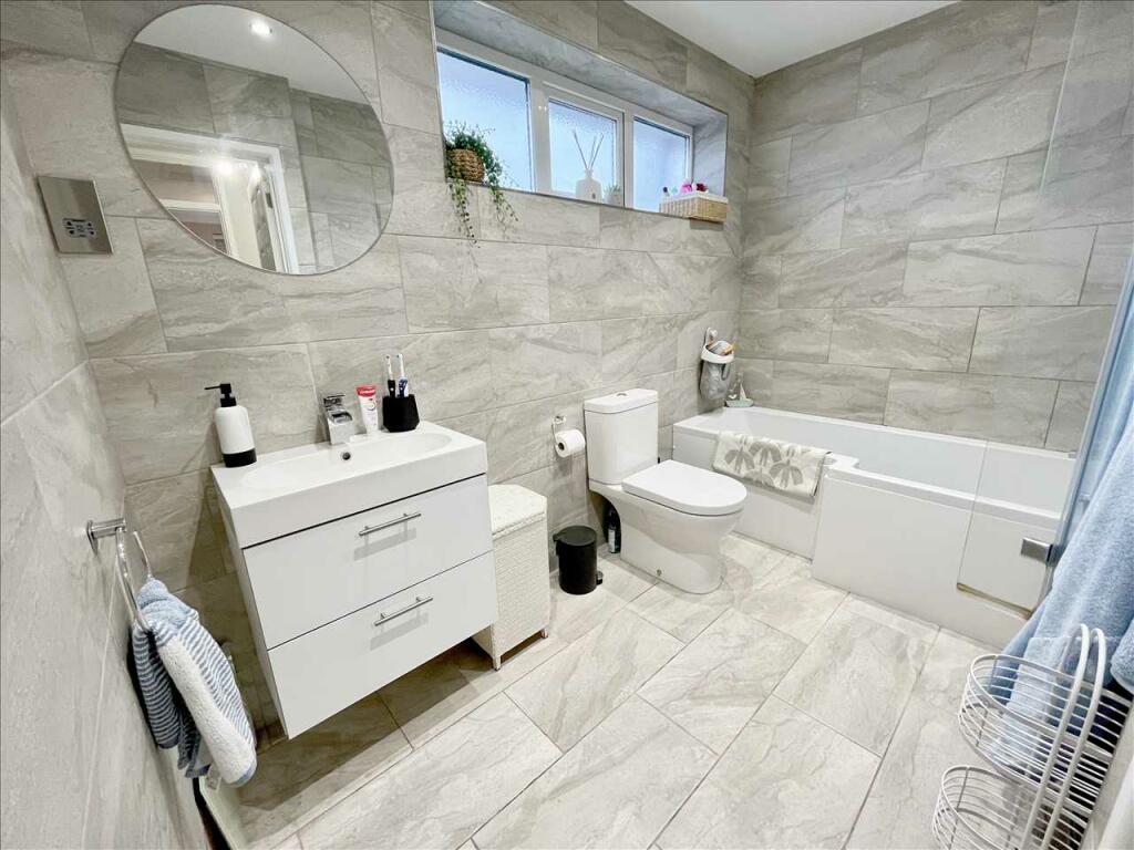 BATHROOM/WC