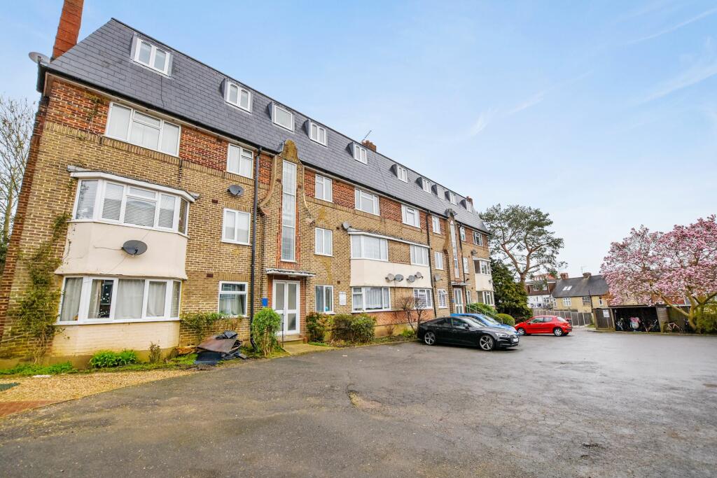 08-a950GCHAM - 24A Oakleigh Court - Exterior  -...