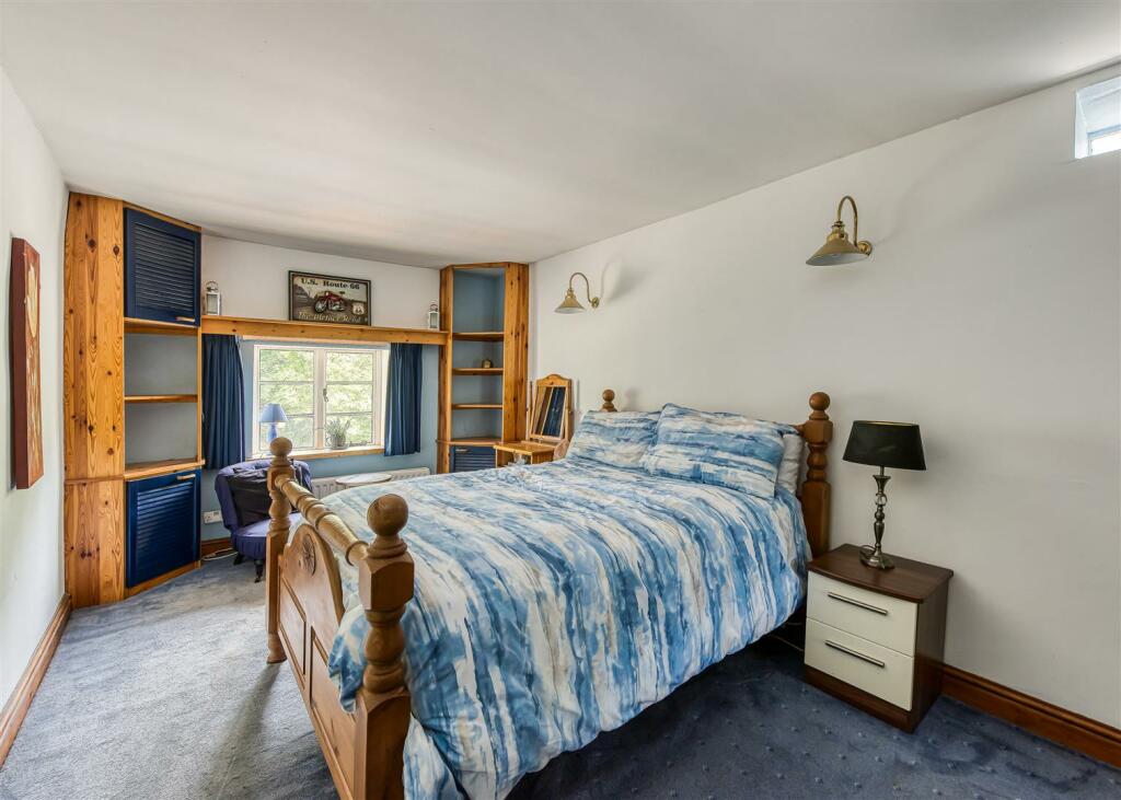 48 Dean Street-bed2.jpg