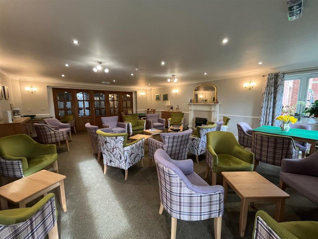 COMMUNAL LOUNGE