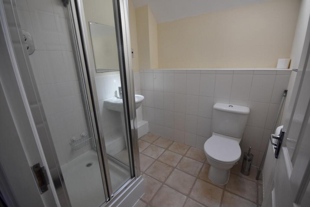 EN-SUITE SHOWER ROOM