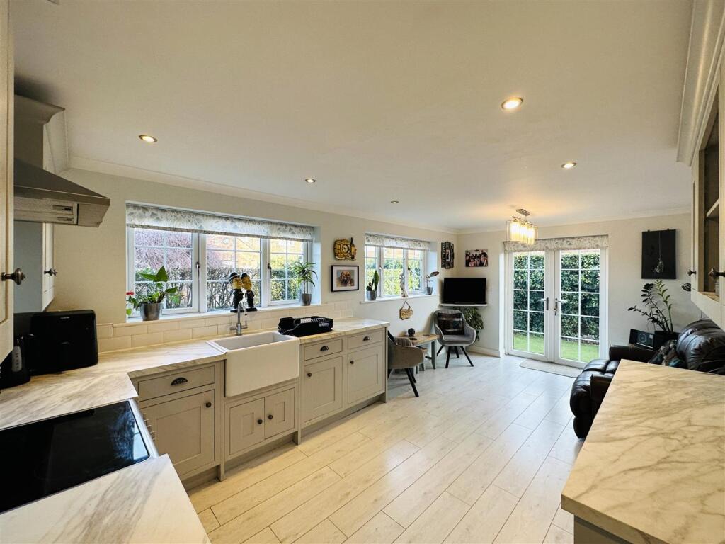 Kitchen1.jpg